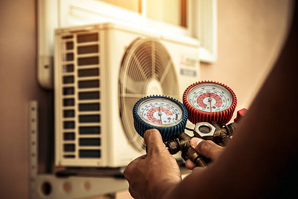 Professional Hvac technician working in Dadeville, AL